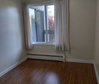 FERNWOOD – 2 bdm, 3rd floor, 808 sf renovated - Photo 2