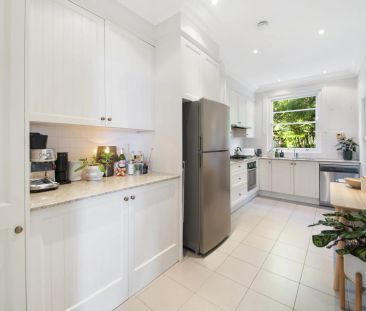 A perfect blend of timeless character and modern comfort - Photo 4