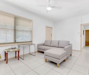 Renovated 3 bedroom home - Photo 3