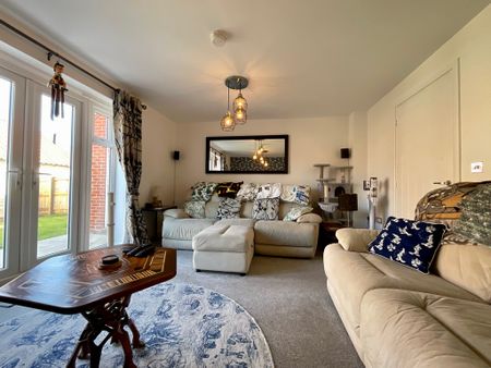 3 bedroom End Terraced House to let - Photo 5