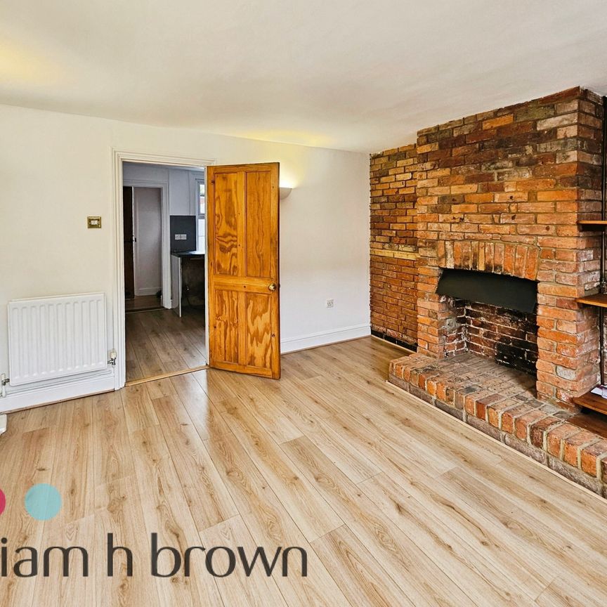 Arbour Lane, Chelmsford - Photo 1