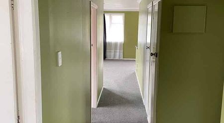 Warm and tidy 3 bedroom home - Photo 5