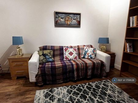 2 bedroom flat to rent - Photo 2