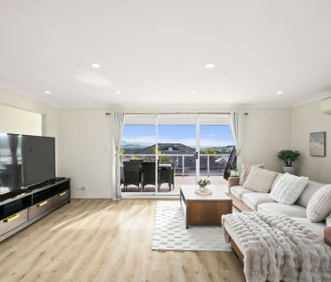 Spacious Family Home with Panoramic Lake Views - Photo 2