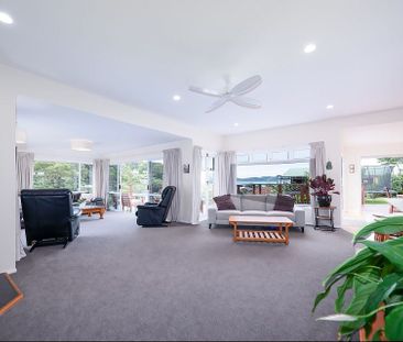 Sunny and spacious 3 bedroom home - Photo 1