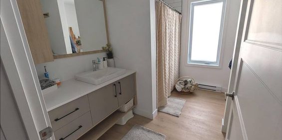 2 Chambres à Coucher 1 Salle De Bain - Photo 3