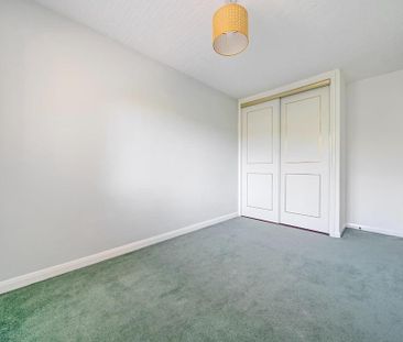 4 bedroom detached house to rent - Photo 2