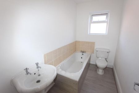 3 bedroom terraced house to rent - Photo 3