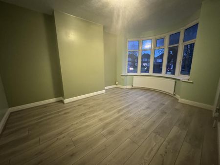 3 bedroom end of terrace house to rent - Photo 2