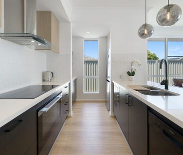 Luxurious Single-Level Sanctuary in Mermaid Waters - Photo 4