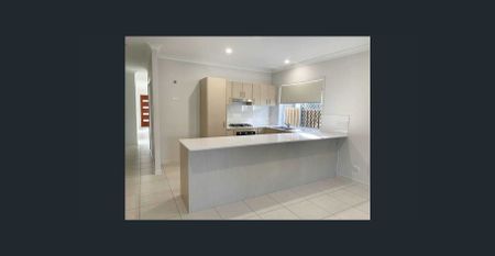 * GAS Cooking & Hot Water * Separate Lounge * Security Screens * - Photo 4