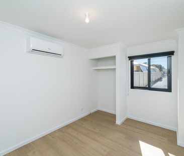 Modern, Stylish & Low Maintenance! - Photo 3