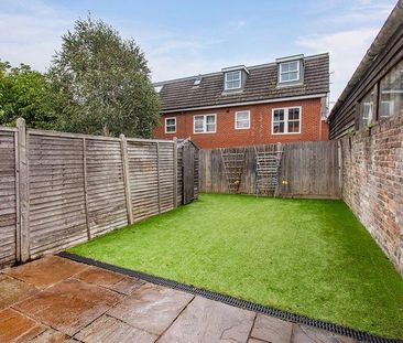 4 bedroom semi-detached house to rent - Photo 3