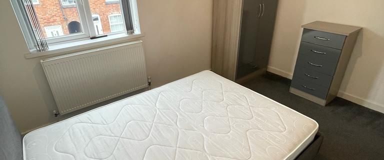 Long Street Room 2 - Photo 1