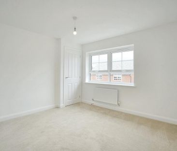 3 bedroom semi-detached house to rent - Photo 2