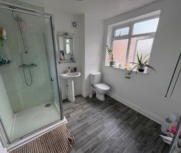 1 bedroom in a house share to rent - Photo 6