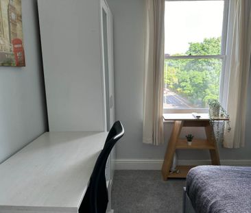 Room 3: Flat 4, 30 Stoke Road, Guildford, GU1 4HR - Photo 4