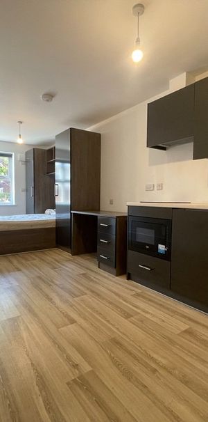 Studio Flat, Charndon Close, RG2 - Photo 1