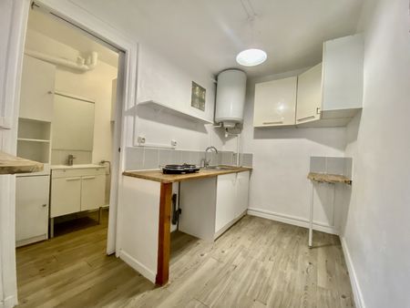 AU COEUR DE LA GARE Studio - Photo 4