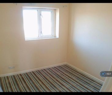 2 bedroom semi-detached house to rent - Photo 6