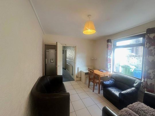 4 bedroom terraced house to rent - Photo 1