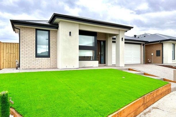 Live Where Convenience Meets Comfort! - Photo 1