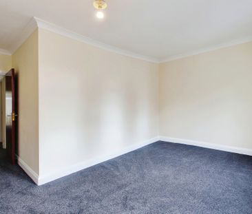 3 bed flat to rent in Clayton Road, Hayes, UB3 - Photo 5