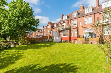 Crediton Hill, West Hampstead, London - Photo 2