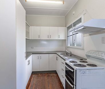 Highset Family Home! - Photo 2