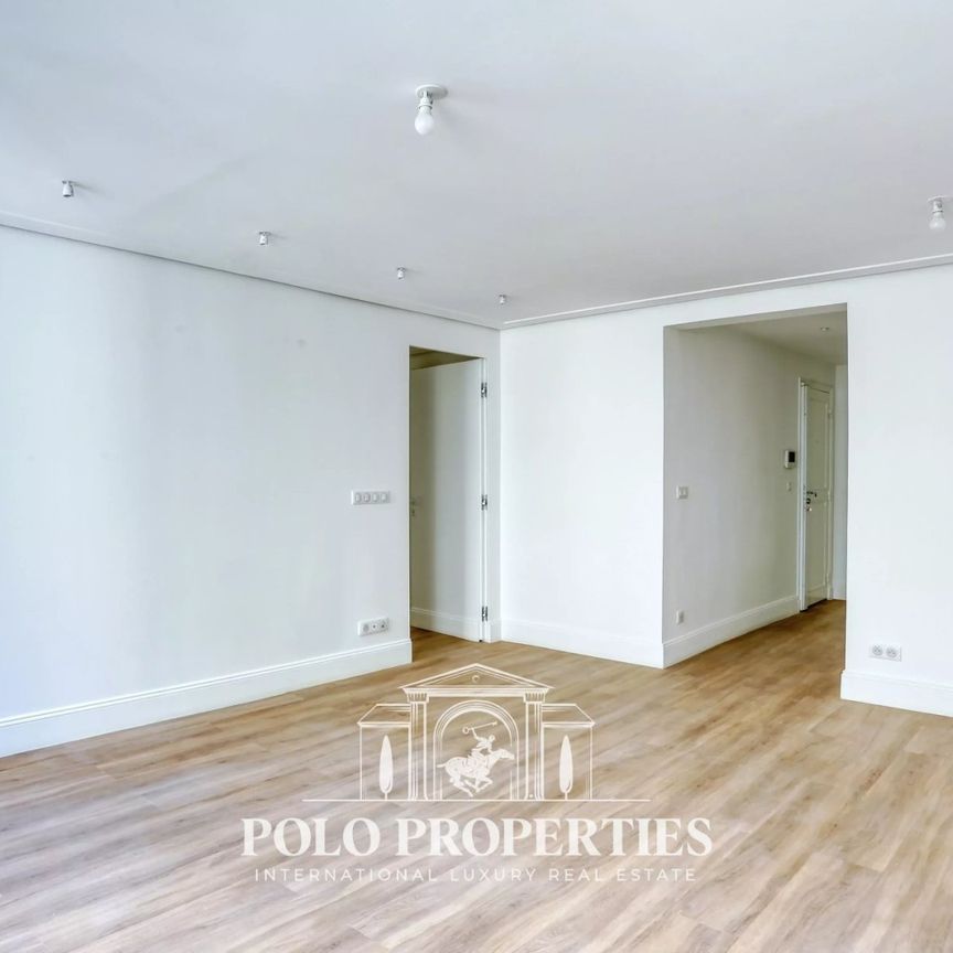 Appartement • Elysées-Madeleine - Photo 1