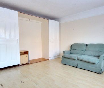 Clanfield First Avenue Part Furnished - Photo 3