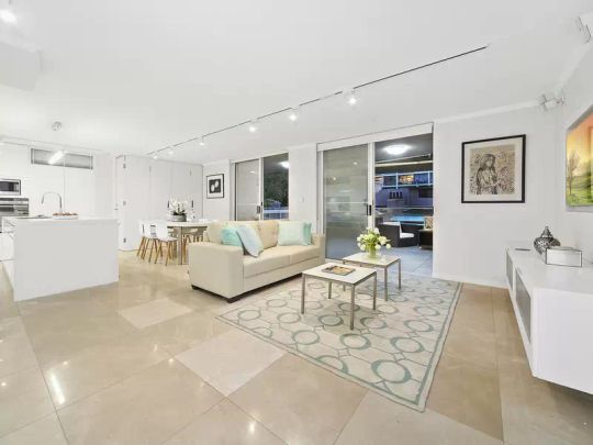 Stylish Inner-City Living in the Heart of Woolloomooloo - Photo 1