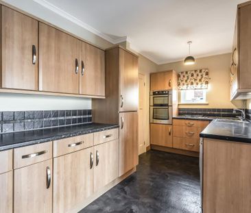 3 bedroom semi-detached house to rent - Photo 3
