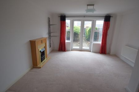 3 bedroom Town House - Epsom Close, Stevenage - Photo 2