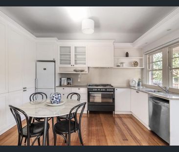 Charming Art Deco 3-Bedroom + Study Ground Floor Apartment in Prime... - Photo 5