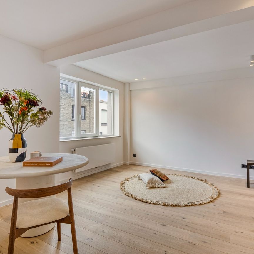 Hoogwaardig gerenoveerd appartement met 3 volwaardig slaapkamers nabij het het UZ en het Sint-Pietersstation - Foto 1