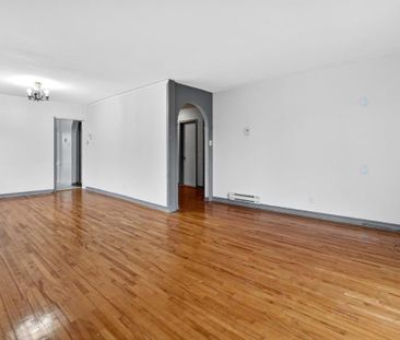 3-bedroom apartment 1200 sqft Perfect spot Lachine Montreal for rent - Photo 3