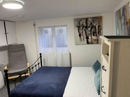 1 bedroom in a house share to rent - Photo 4