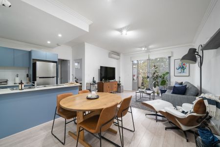 Easy Living in a Prime Merrylands Location - Furniture Included - Photo 2