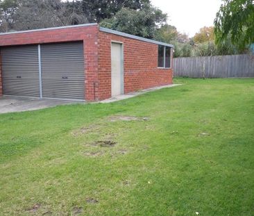 Great Family home ideal location - Photo 2