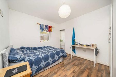 3 bedroom flat to rent - Photo 3
