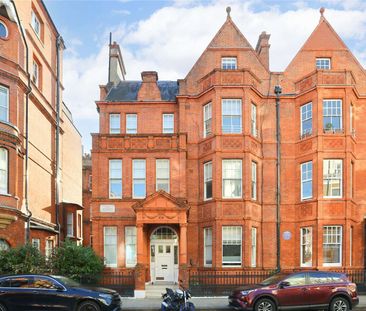 A self-contained studio situated on the raised ground floor of a pe... - Photo 2