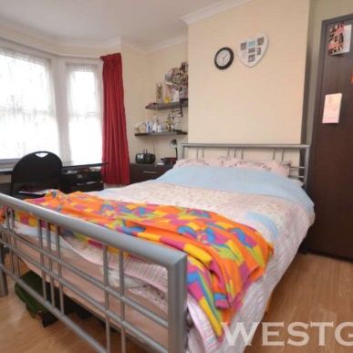 4 Bed - Hagley Road, Reading - Photo 1