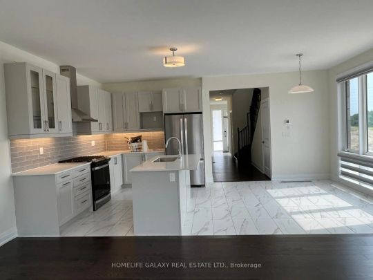 Condo Townhouse For Lease | E9231461 - Photo 1