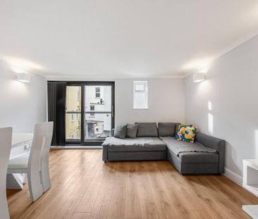 4 bedroom mews to rent - Photo 3