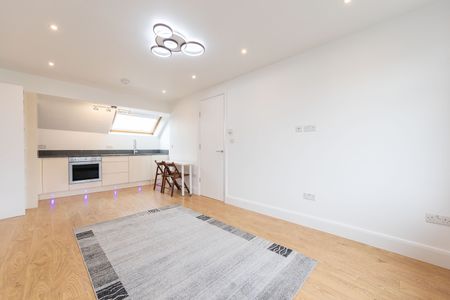1 Bed Flat, London, NW11 - Photo 2
