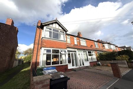 3 Bedroom End Terrace Available Arranging tenancy - Photo 3