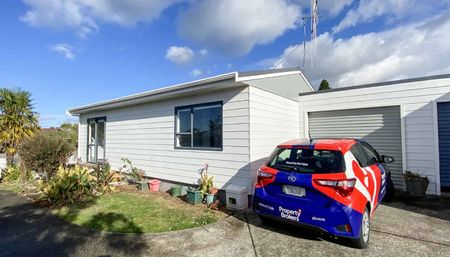 SPRINGVALE - 2 BEDROOMS - Photo 2