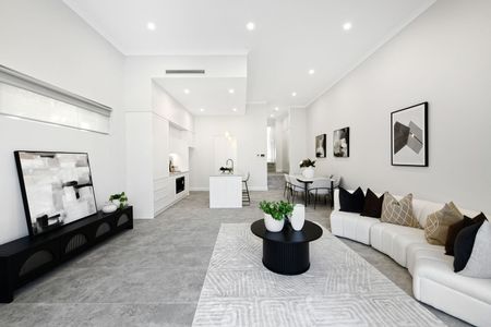 Stunning Hamptons Inspired Home - Perfect for Family Living! - Photo 2