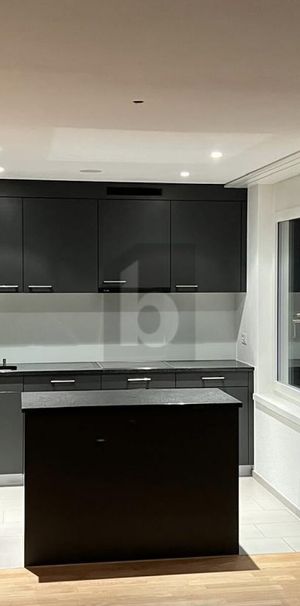 HIGH-QUALITY AND STYLISH WITH A SUNNY SEATING AREA! - Foto 2